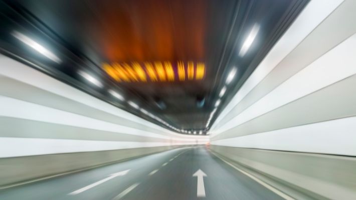 China abre paso al tránsito en el túnel autopista submarino más largo del país asiático