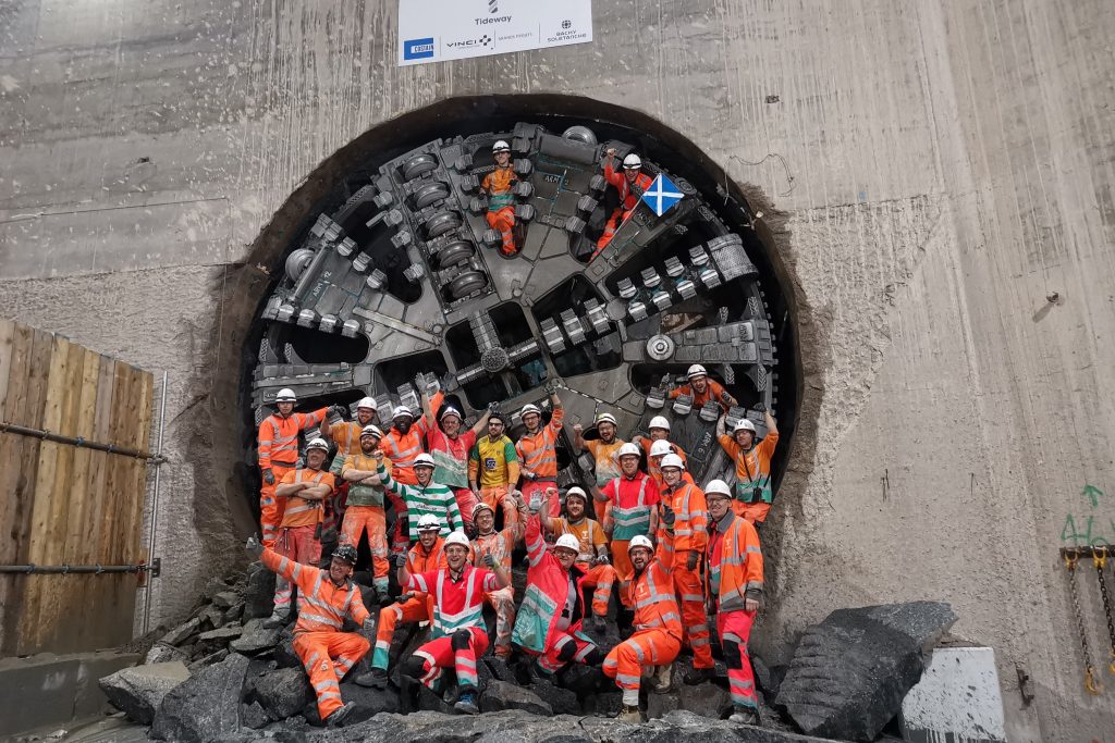 Túnel de conexión final completo en el superalcantarillado de Londres