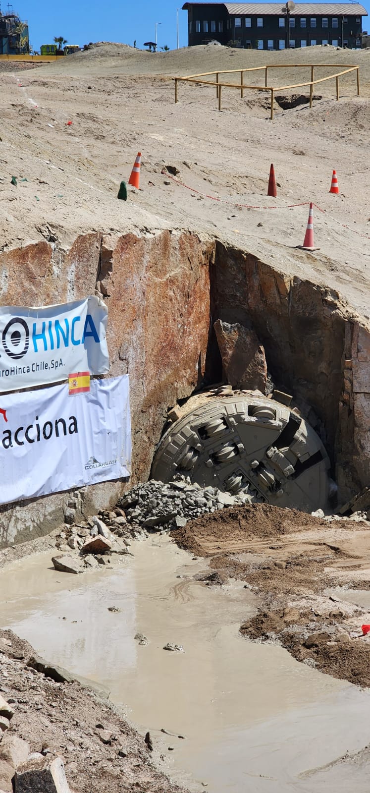 Compañia Minera Doña Inés de Collahuasi (CMDIC): Culmina excavación del primer túnel de las obras marinas